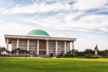 [Bills in Focus] Disclosure of EV battery manufacturer info, national power grid expansion 