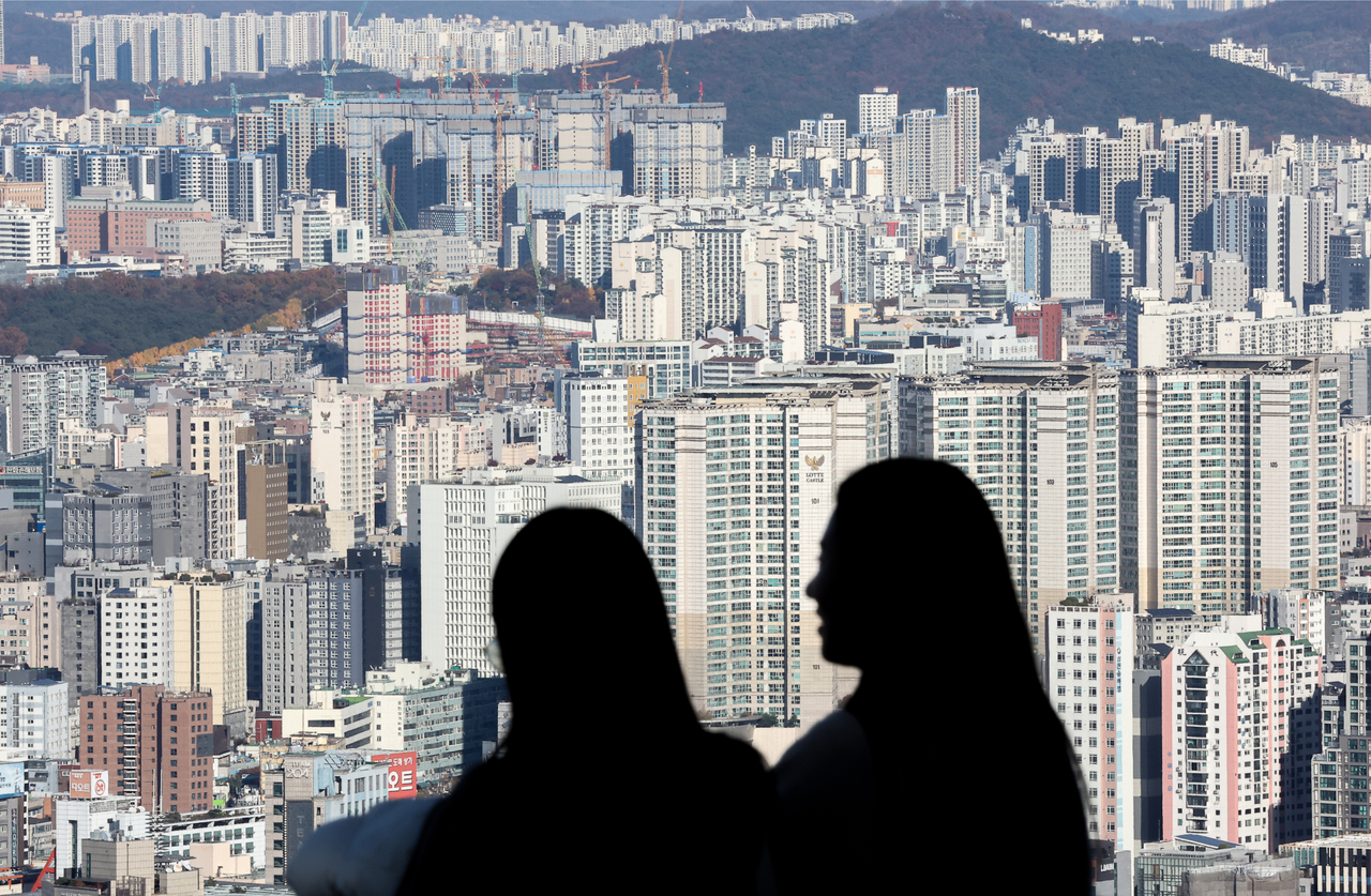 서울 중구 남산에서 바라본 서울 아파트 단지의 모습. [연합]