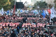 “휴대폰이 전혀 안 돼요” 탄핵 집회 구름 인파…통신 두절 사태 ‘속출’