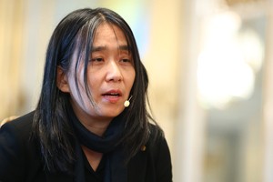 한강“계엄에 충격”·영화인“대통령 퇴진”…문화계, ‘탄핵 정국’ 목소리 낸다