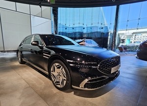[르포] “5억짜리 G90 보셨나요?”…제네시스, 두바이서 럭셔리 정점을 찍다