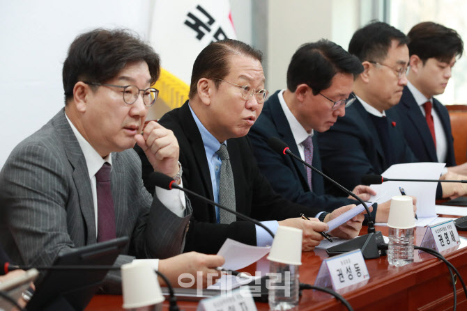 [이데일리 노진환 기자] 권영세 국민의힘 비상대책위원장이 6일 오전 서울 여의도 국회에서 열린 비상대책위원회의에서 모두발언을 하고 있다.