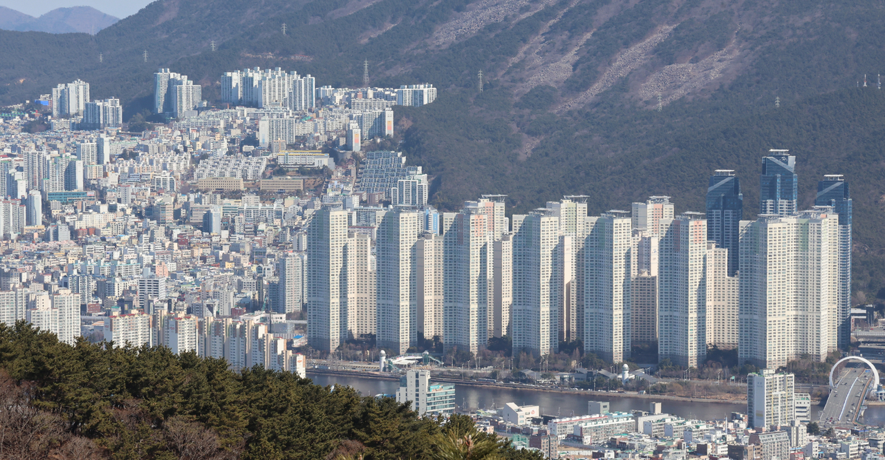 부산 수영구와 해운대구 일대 아파트 모습 [연합]