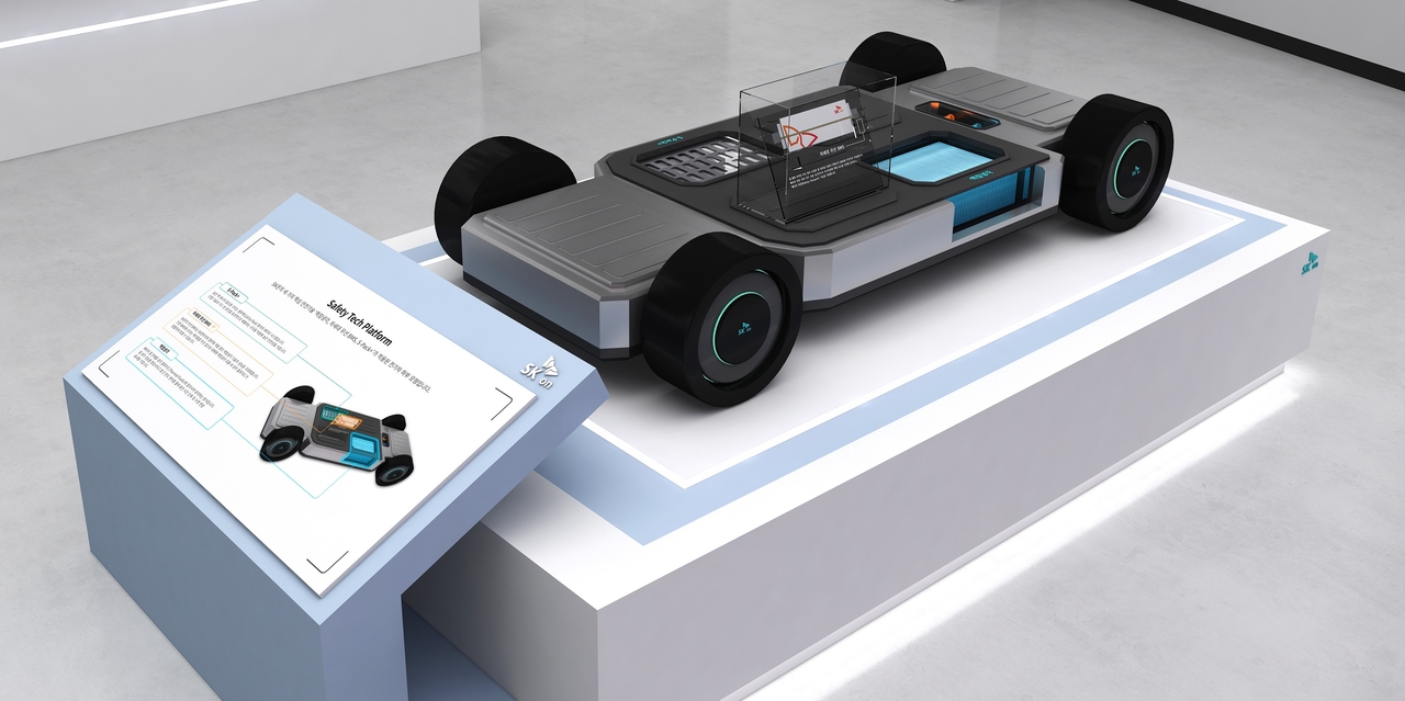 SK On’s wireless battery management system, which incorporates immersion cooling technology, is showcased at the InterBattery 2025 expo to run from Wednesday to Friday. (SK On)