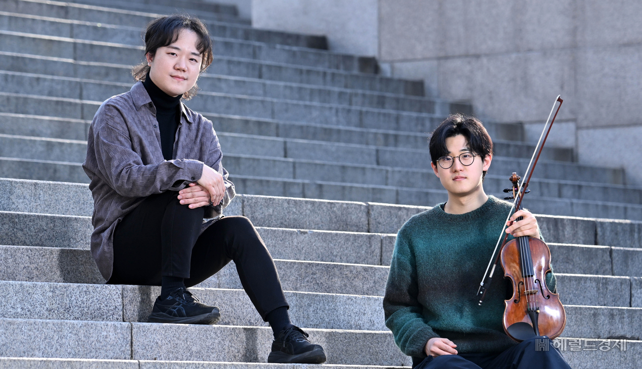 피아니스트 최형록(왼쪽)과 바이올리니스트 임동민. 임세준 기자