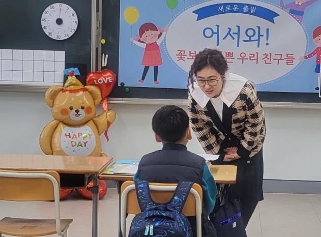 광주 도심 초등학교로 올해 취학하는 학생이 단 1명에 불과한 동구 중앙초등학교 신입생 입학식이 4일 오전 학교 1학년 교실에서 열렸다.