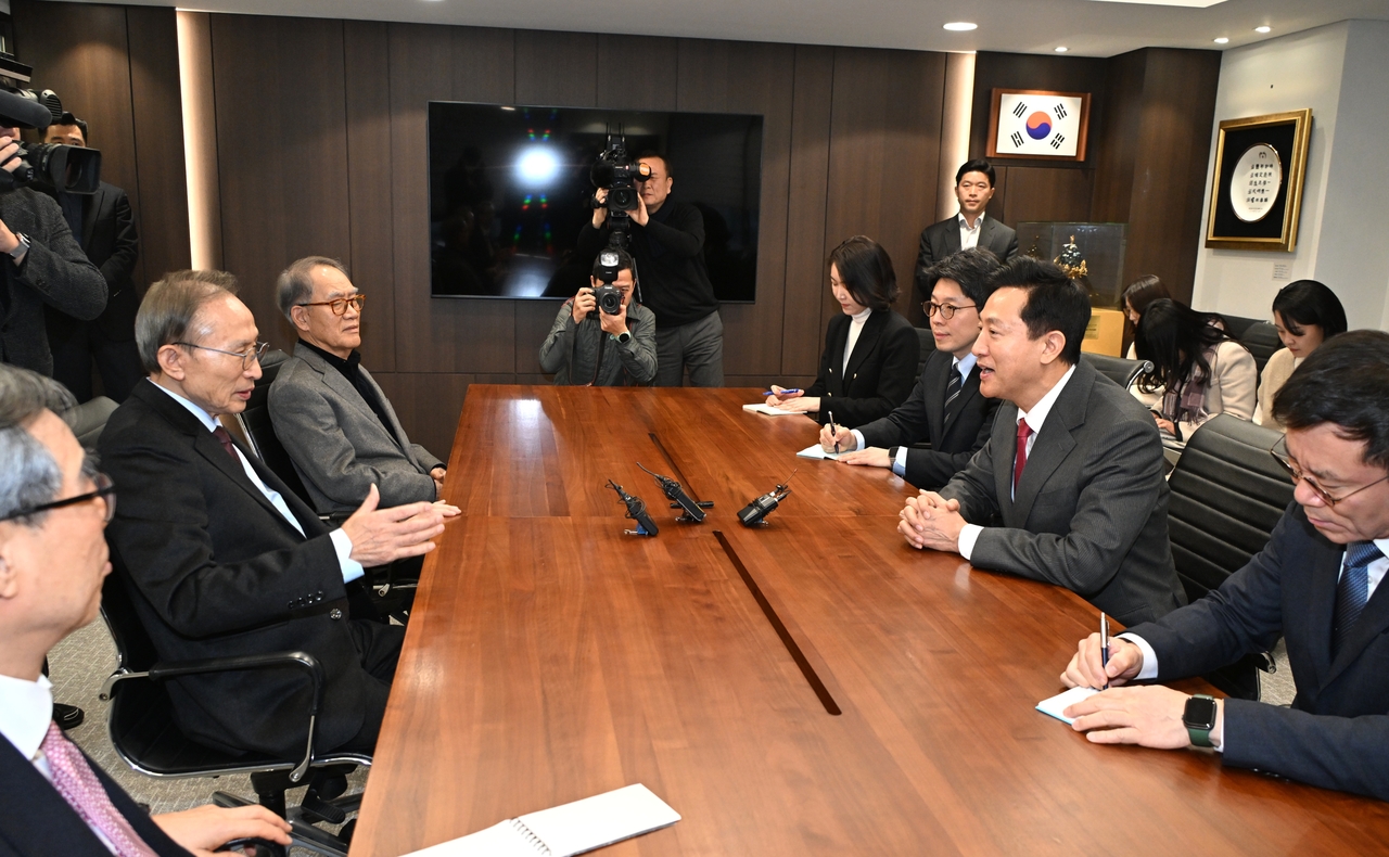 오세훈 서울시장이 4일 오후 이명박 전 대통령을 예방했다. [서울시 제공]
