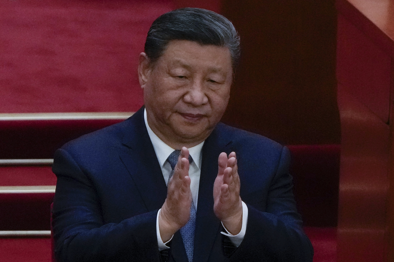 Chinese President Xi Jinping applauds during the opening session of the Chinese People's Political Consultative Conference at the Great Hall of the People in Beijing, Tuesday. (AP-Yonhap)