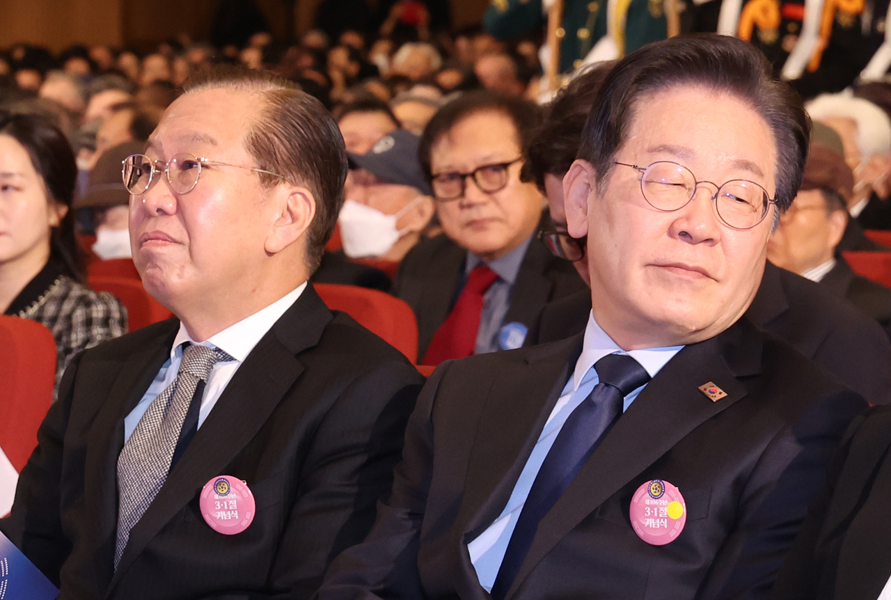 권영세 국민의힘 비상대책위원장과 이재명 더불어민주당 대표가 1일 서울 중구 숭의여자대학교에서 열린 제106주년 3ㆍ1절 기념식에 참석했다. [대통령실통신사진기자단]