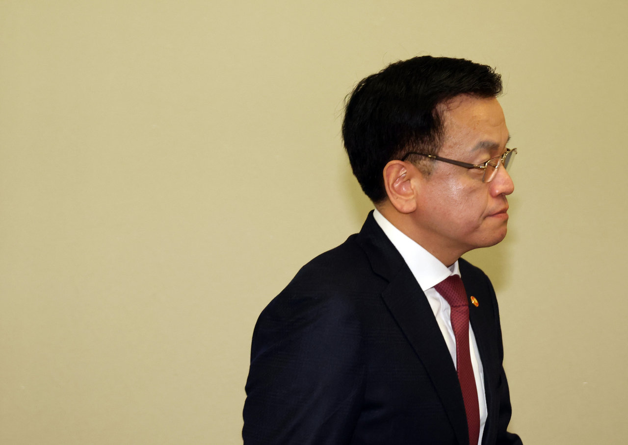 Acting President Choi Sang-mok attends his Cabinet meeting in Seoul on Tuesday. (Yonhap)