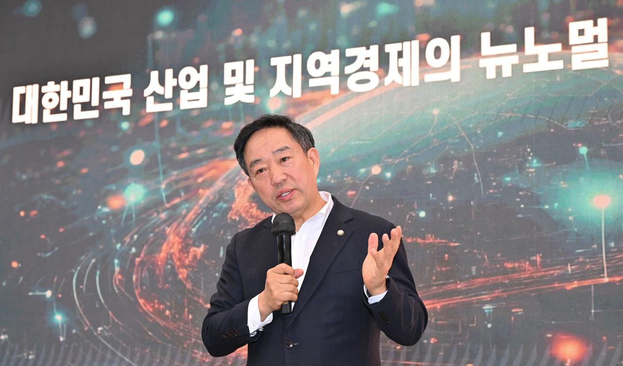 헤럴드경제와 법무법인 대륙아주가 공동주최하는 미래리더스포럼 3월 초청강연이 5일 오전 서울 중구 앰배서더 서울 풀만 호텔에서 열린 가운데 강승규 국민의힘 의원이 연사로 참석해 강연을 하고 있다. 임세준 기자