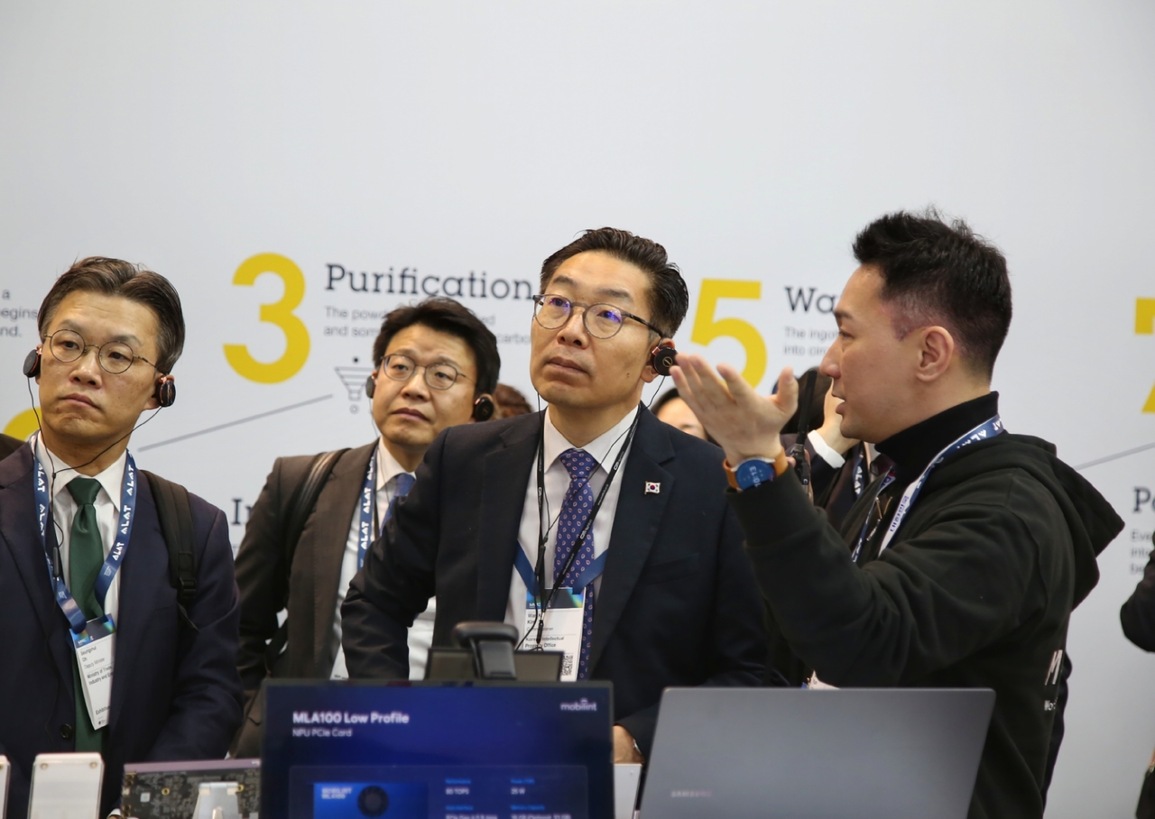 김완기특허청장은 4일 MWC 2025에서 한국기업의 지식재산 상담부스를 방문해 행사에 참여한 국내혁식기업들의 지재권 애로사항을 청취했다.