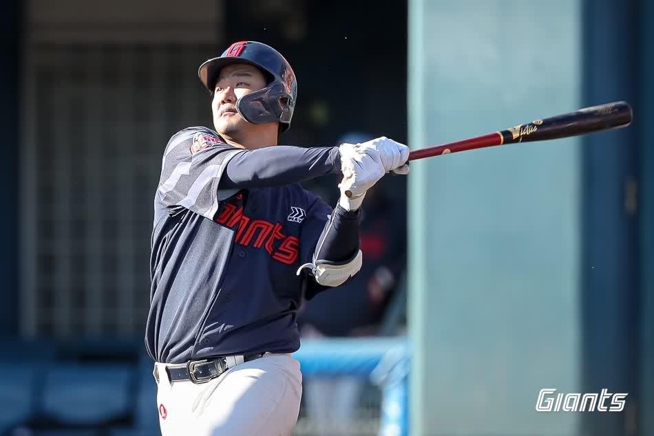 Son Ho-young of the Lotte Giants takes a swing during spring training in Miyazaki, Japan, in this Feb. 26, 2025, file photo provided by the Giants. (Yonhap)