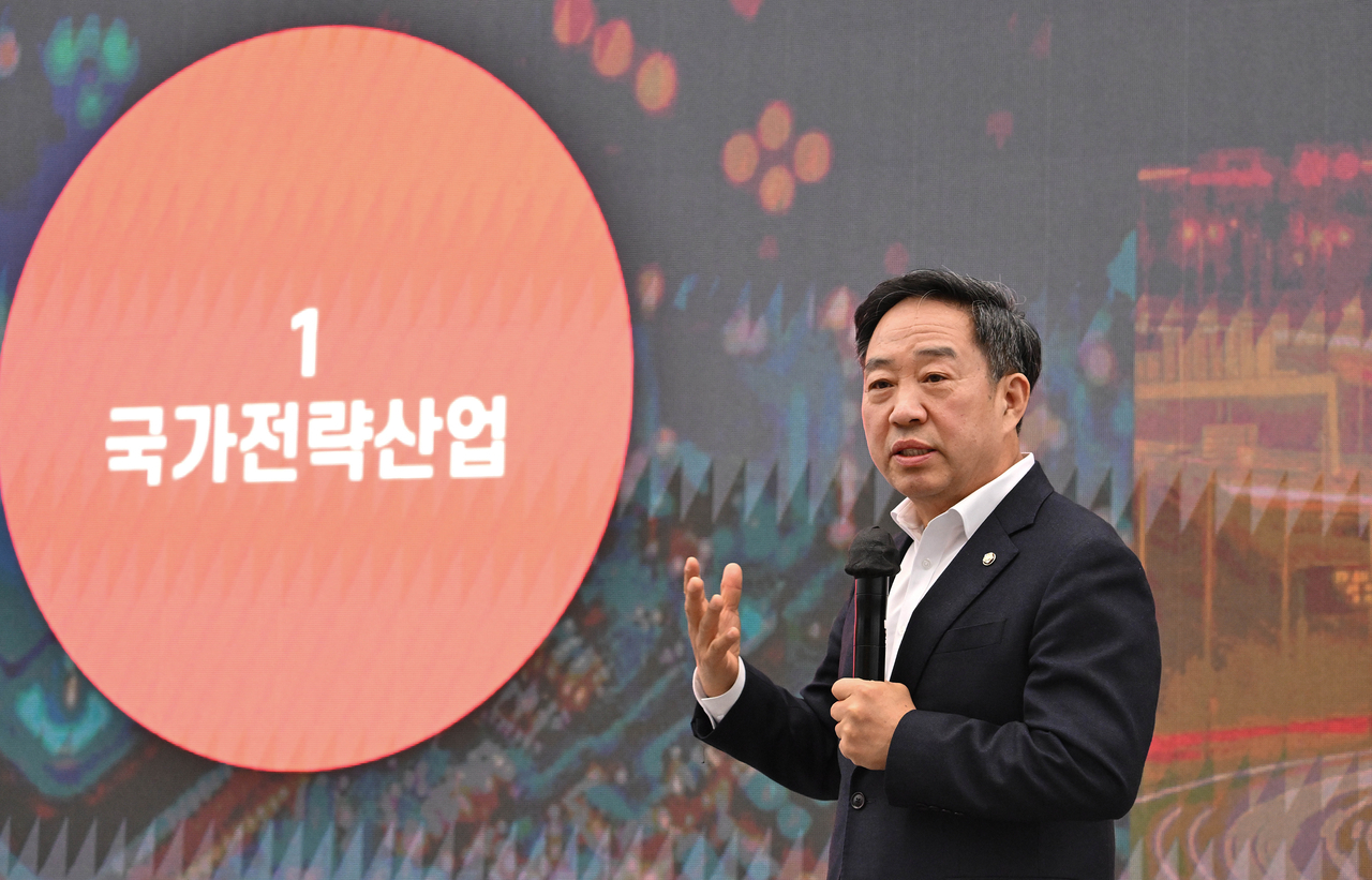 헤럴드경제와 법무법인 대륙아주가 공동주최하는 미래리더스포럼 3월 초청강연이 5일 오전 서울 중구 앰배서더 서울 풀만 호텔에서 열린 가운데 강승규 국민의힘 의원이 연사로 참석해 강연을 하고 있다. 임세준 기자
