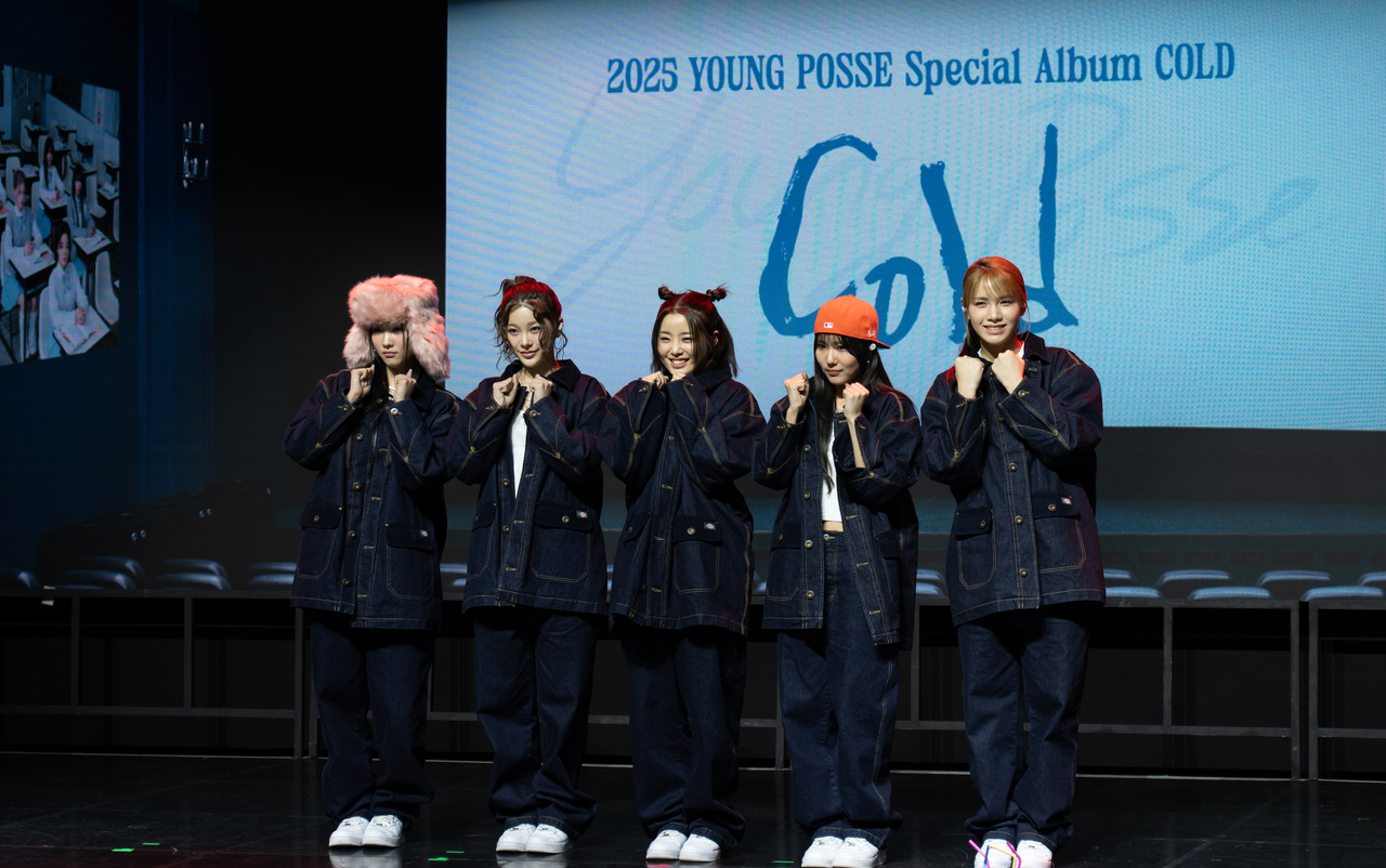 From left: Young Posse members Yeonjung, Jiana, Sunhye, Jieun and Doeun pose for a photo during the press conference, Tuesday. (Park Ji-eun/The Korea Herald)