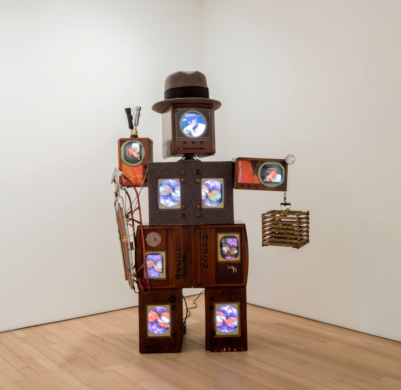 백남준과 마크 팻츠폴이 공동 작업한 ‘보이스 보이스’(1990) [세종문화회관]