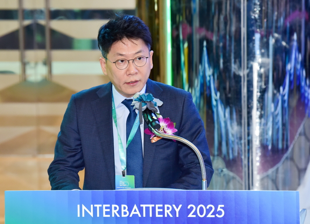 김동명 LG에너지솔루션 사장이 5일 열린 인터배터리 2025에서 개회사를 하고 있다. [LG엔솔 제공]