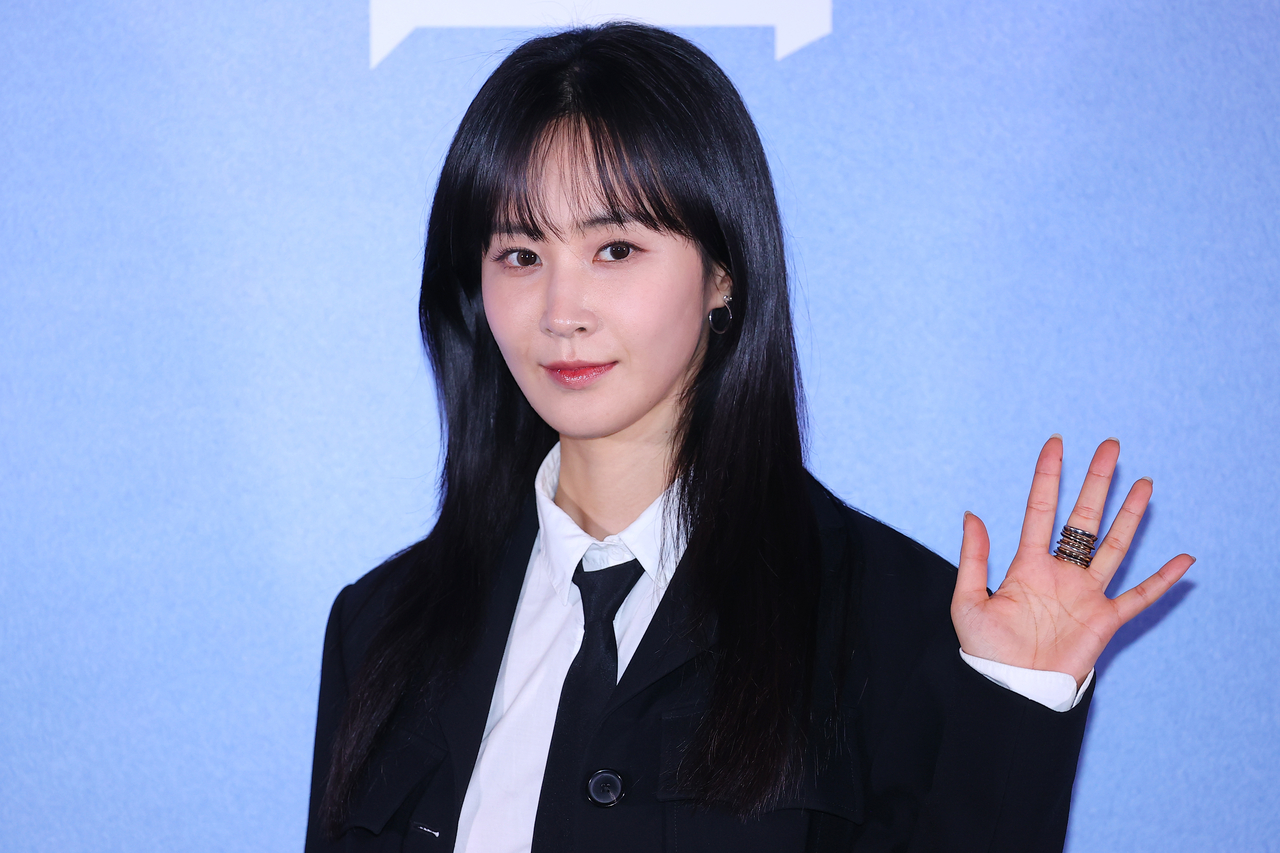 배우 권유리가 5일 오후 서울 용산구 CGV용산아이파크몰에서 열린 영화 ‘침범’ 언론시사회 및 기자간담회에서 포즈를 취하고 있다. 연합