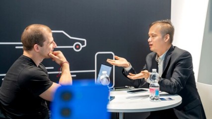 메이주 임원, MWC25에서 플라이미 AI 생태계로 무장한 메이주의 글로벌 시장 복귀 선언