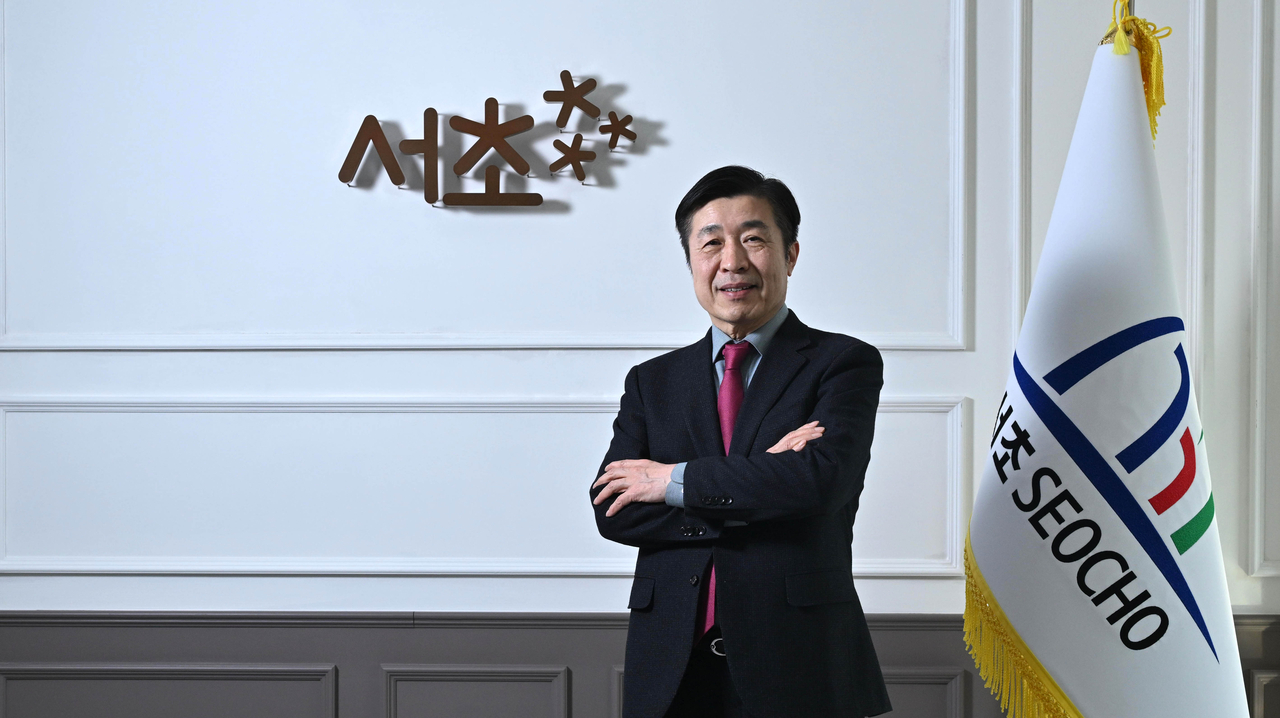 전성수 서초구청장이 27일 오후 서울 서초구청 내 집무실에서 헤럴드경제와 인터뷰에 앞서 포즈를 취하고 있다. 임세준 기자