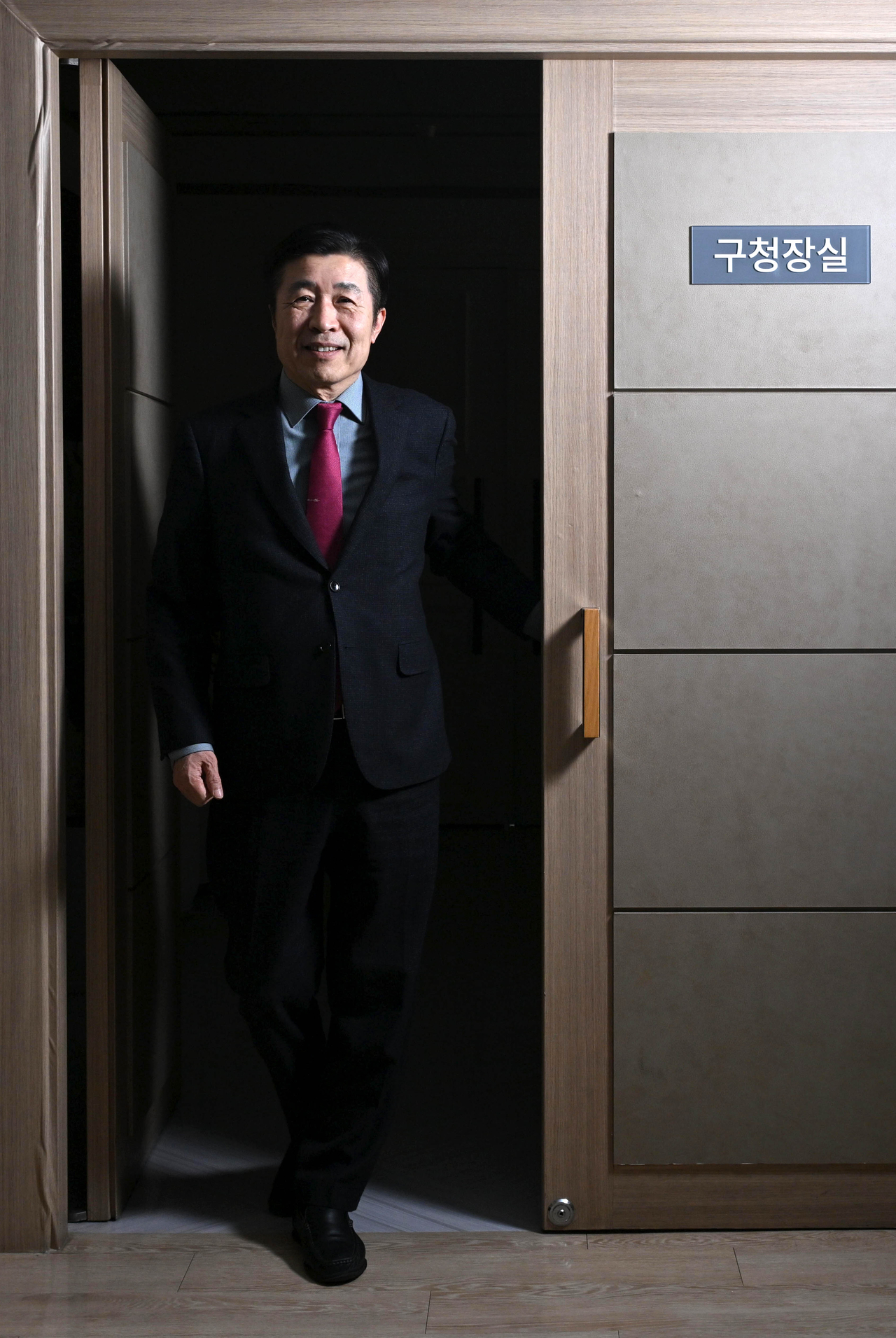 전성수 서초구청장이 27일 오후 서울 서초구청 내 집무실에서 헤럴드경제와 인터뷰에 앞서 포즈를 취하고 있다. 임세준 기자