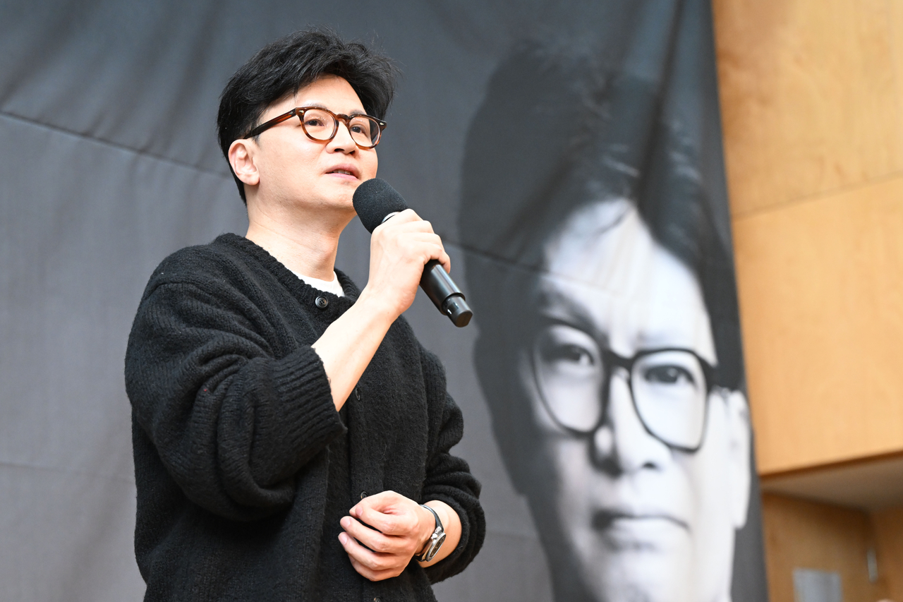 한동훈 전 국민의힘 대표가 5일 오후 서울 마포구 청년문화공간JU에서 열린 ‘한동훈의 선택, 국민이 먼저입니다’ 북콘서트에 참석해 발언을 하고 있다. 이상섭 기자