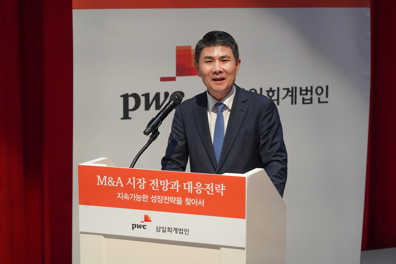 민준선 삼일PwC 딜 부문 리더(대표)가 ‘2025년 인수합병(M&A) 시장 전망과 대응전략’ 세미나에서 개회사를 통해 세미나의 취지를 설명하고 있다. [삼일PwC 제공]