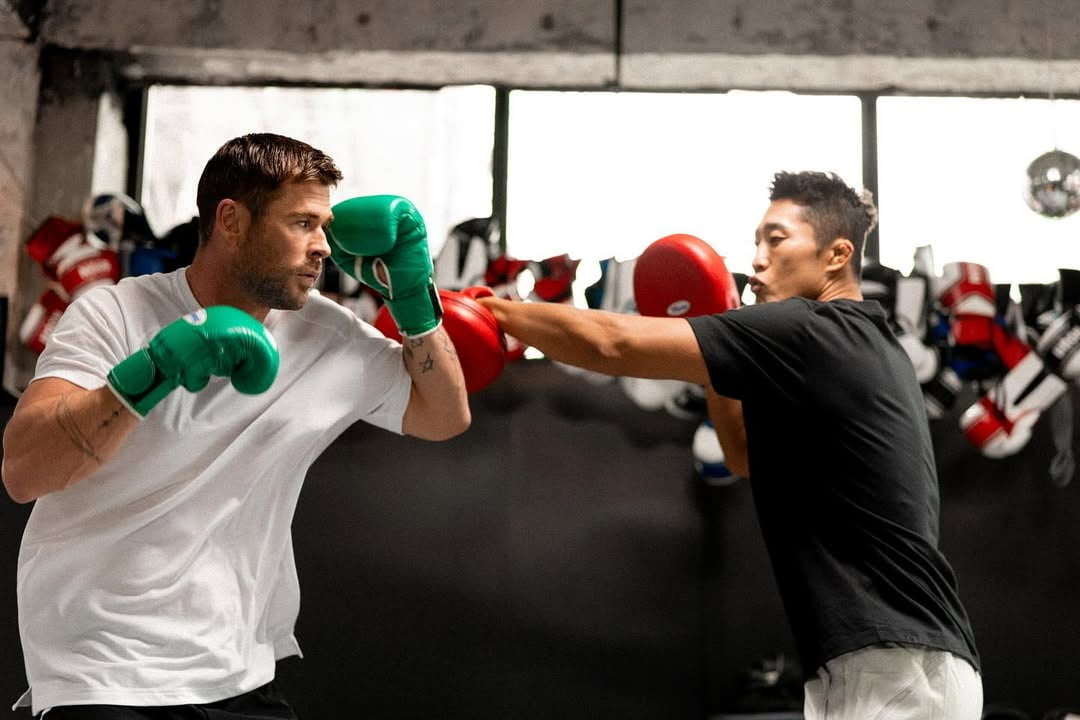 Chris Hemsworth with Kim Dong-hyun, a South Korean former mixed martial artist (Instagram)