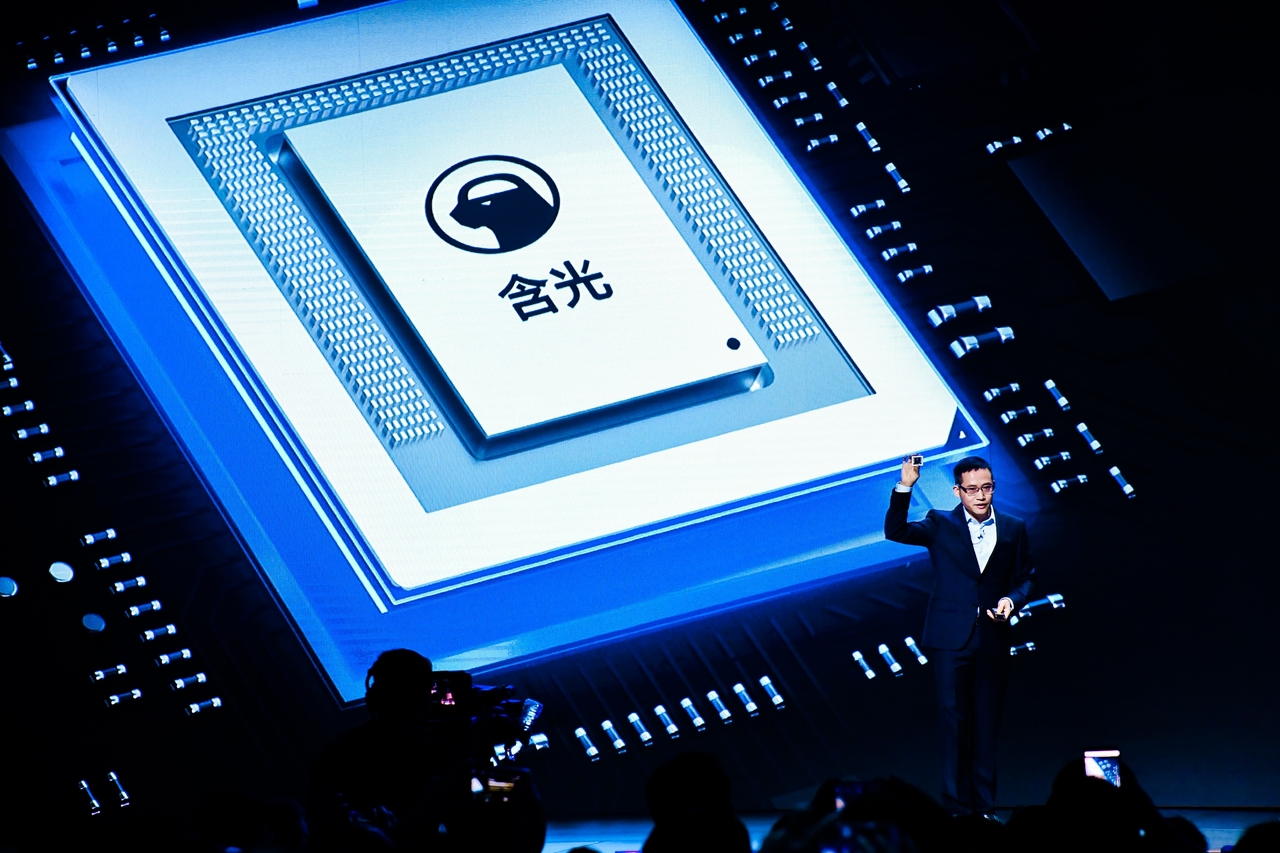 알리바바의 팹리스(반도체 설계전문) 자회사 ‘핑터우거(平头哥)’가 2021년 9월 인공지능(AI) 반도체 ‘한광 800’을 소개하는 모습. [핑터우거 홈페이지]
