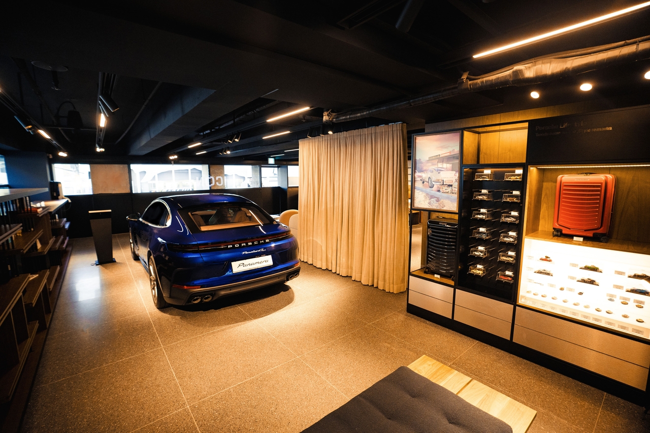 The basement level of Porsche Studio Hannam, themed as "Underground Culture" (Porsche Korea)