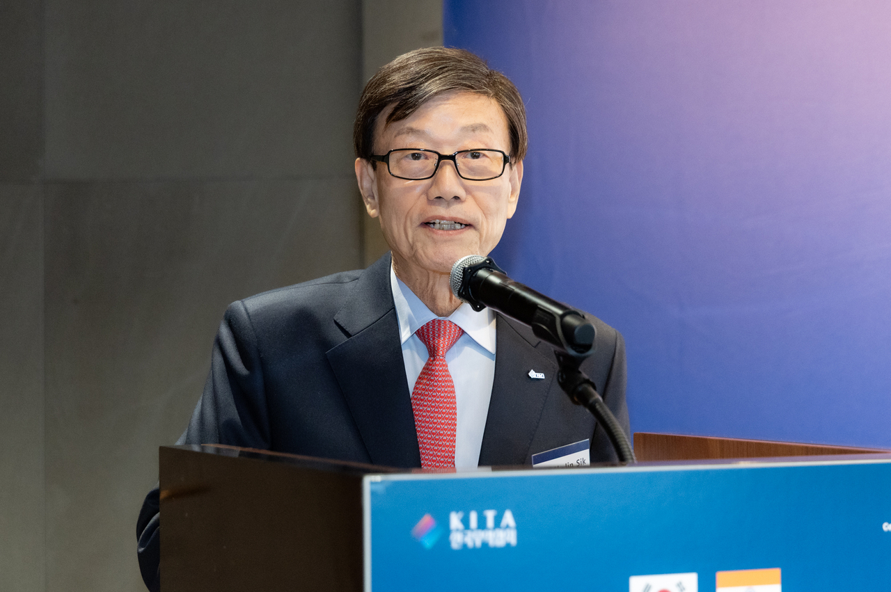 5일 서울 강남구 삼성동 트레이드타워에서 열린 ‘한-인도 경제인 비즈니스 간담회’에서 윤진식 한국무역협회 회장이 환영사를 하고 있다. [무협 제공]