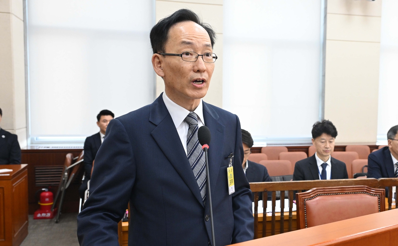 김대웅 중앙선거관리위원회 위원 후보자가 6일 오전 서울 여의도 국회 행정안전위원회에서 열린 인사청문회에서 모두발언하고 있다. 이상섭 기자