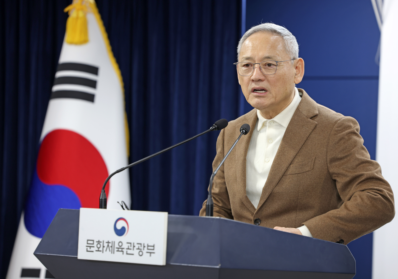 Minister of Culture, Sports and Tourism Yu In-chon speaks at a press conference to introduce the ministry's 10-year vision "Culture Korea 2035" at the Government Complex in Seoul, Thursday. (Culture Ministry)