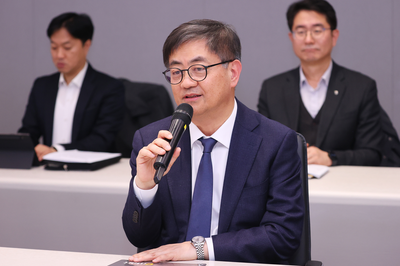 한채양 이마트 대표이사가 지난해 12월 17일 오후 서울 중구 이마트 본사에서 열린 ‘식품부산물 고부가가치 사료자원화 시범사업 업무협약식’에서 인사말을 하고 있다. [연합]