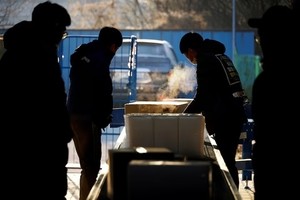 국토부, 주차장 택배 환적작업 허용