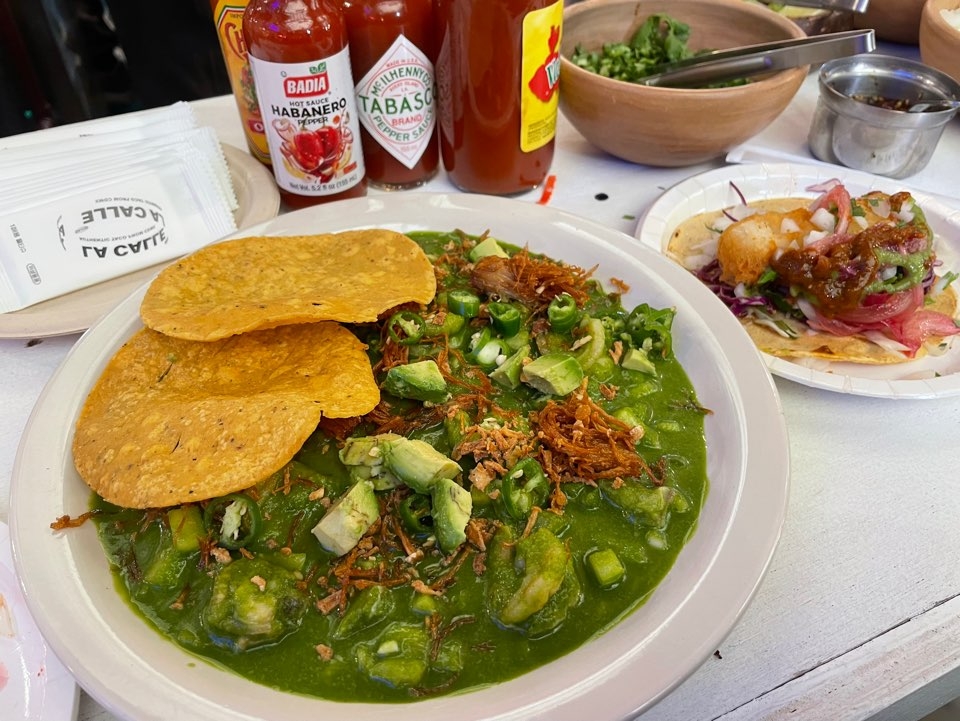 Aguachile verde (left) and a battered fish taco (right) (Hong Yoo/The Korea Herald)