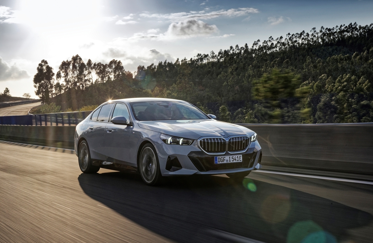 ‘뉴 i5 xDrive40’ 주행 모습. [BMW 코리아 제공]