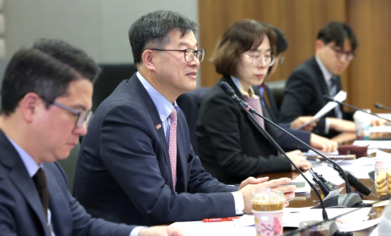 이기일 보건복지부 제1차관이 7일 서울 중구 서울스퀘어 3층 대회의실에서 열린 ‘결혼·출산·가족에 대한 사회적 인식 개선을 위한 전문가 및 정책수요자 간담회’에서 발언하고 있다.[보건복지부 제공]
