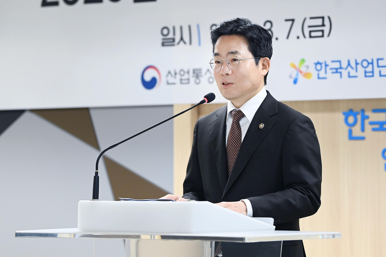 박성택 산업통상자원부 1차관이 7일  인천 남동구 인천남동산업단지에서  열린 ‘천원의 일상 문화티켓 협약식’에서 인사말을 하고 있다.［산업통상자원부 제공］