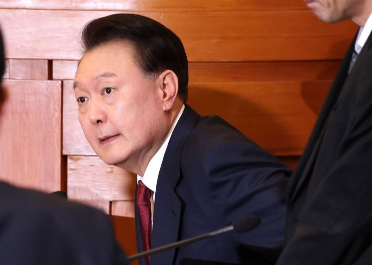 윤석열 대통령이 23일 서울 종로구 헌법재판소에서 열린 탄핵심판 4차 변론에 출석해 있다. [사진공동취재단]
