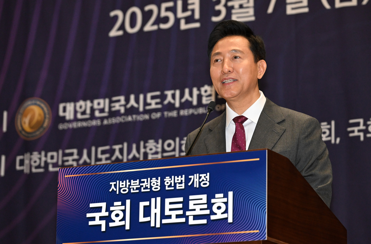 오세훈 서울시장이 7일 오후 서울 여의도 국회 의원회관에서 열린 대한민국 시도지사협의회 주최 ‘지방분권형 헌법 개정 국회 대토론회’에 참석해 모두발언하고 있다. 이상섭 기자