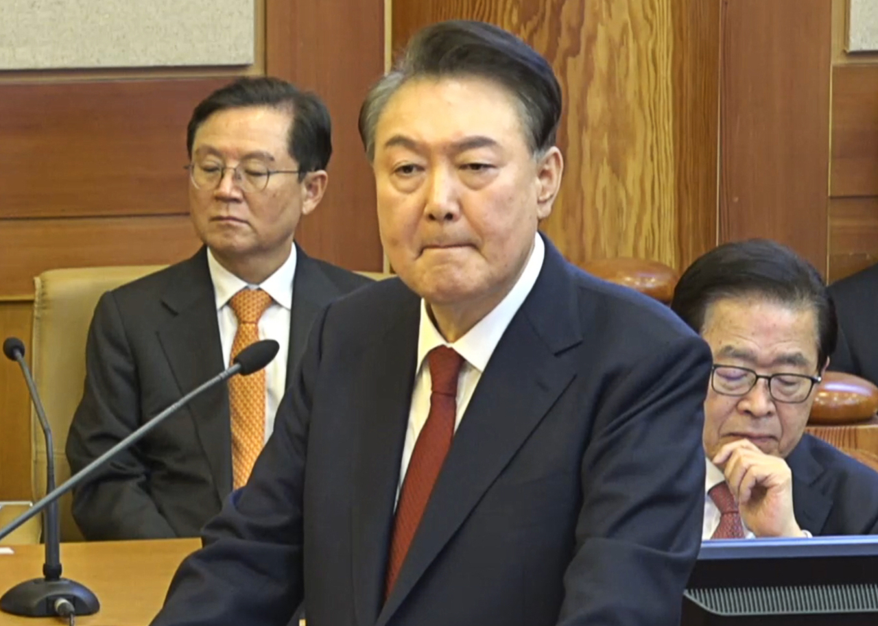 윤석열 대통령이 지난달 25일 서울 종로구 헌법재판소에서 열린 대통령 탄핵심판 11차 변론에서 최종 의견 진술을 하고 있다. [연합]
