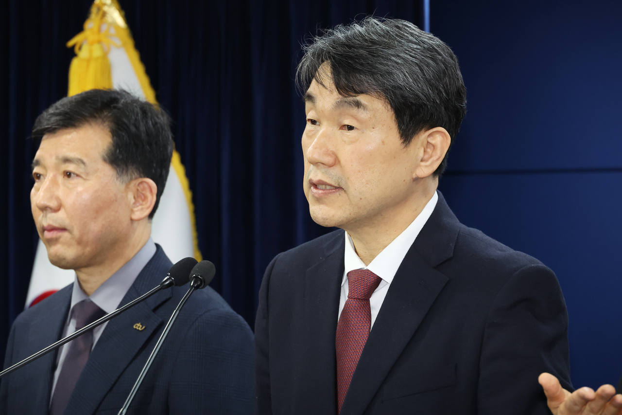 Education Minister Lee Ju-ho (right) speaks during the press conference at the Government Complex Seoul on Friday. (Yonhap)