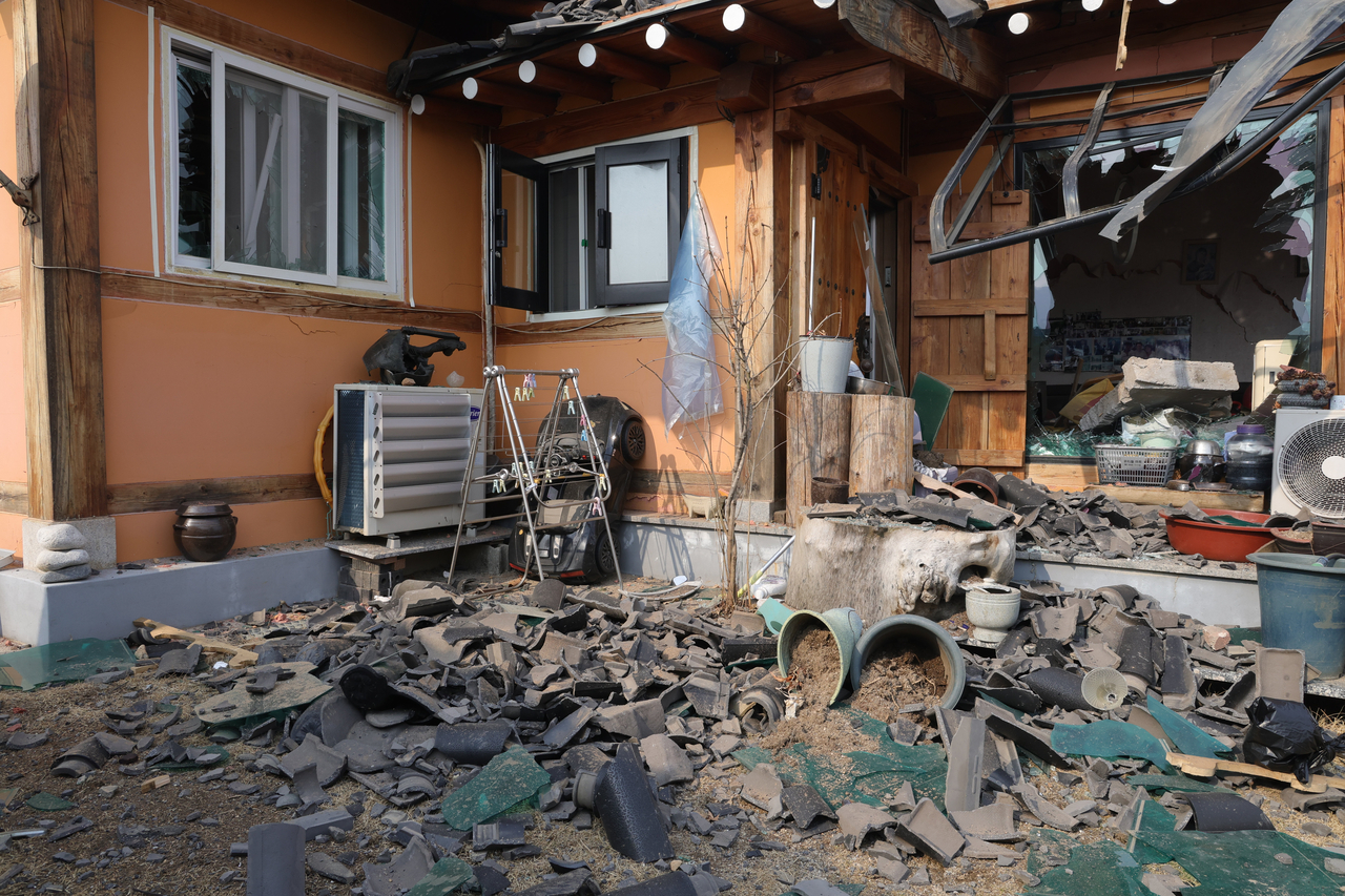 A damaged civilian house after South Korea's Air Force fighter jet accidentally dropped multiple bombs in Pocheon, Gyeonggi Province, on Thursday. (Yonhap)