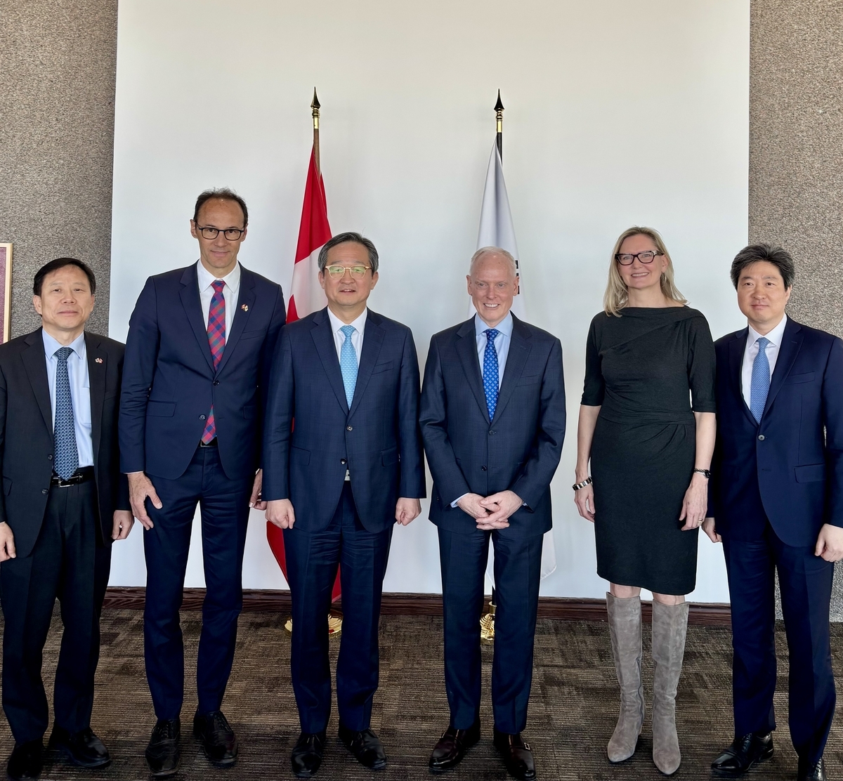 South Korea’s Deputy Minister for Political Affairs Chung Byung-won (third from left) and Weldon Epp (third from right), assistant deputy minister of Indo-Pacific division at the Global Affairs Canada, along with other government officials from Korea and Canada, pose for a photo following a meeting on strategic partnership on Friday in Ottawa, Canada. (Ministry of Foreign Affairs)