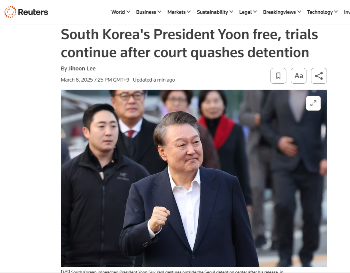 로이터통신이 윤석열 대통령의 석방 사실과 현장 분위기를 긴급 보도하고 있다. [로이터 캡처]