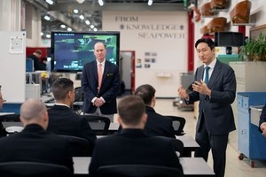 HD Hyundai’s vice chair visits US naval academy to bolster shipbuilding ties