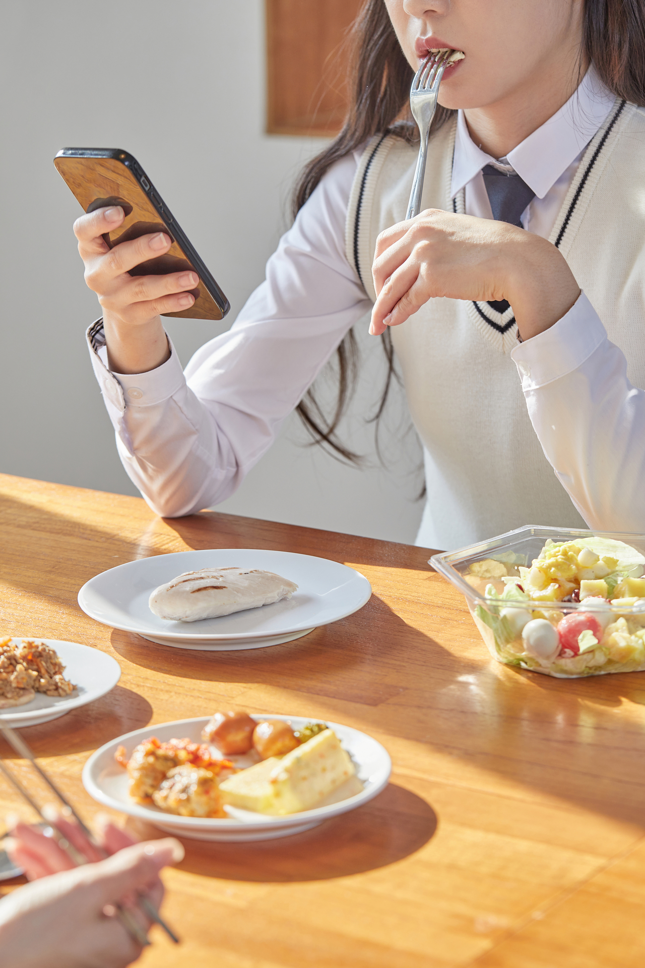 According to an analysis of student health checkup data conducted by the Health Insurance Research Institute, one in three Korean students in elementary, middle, and high schools is overweight or obese. (Getty images)