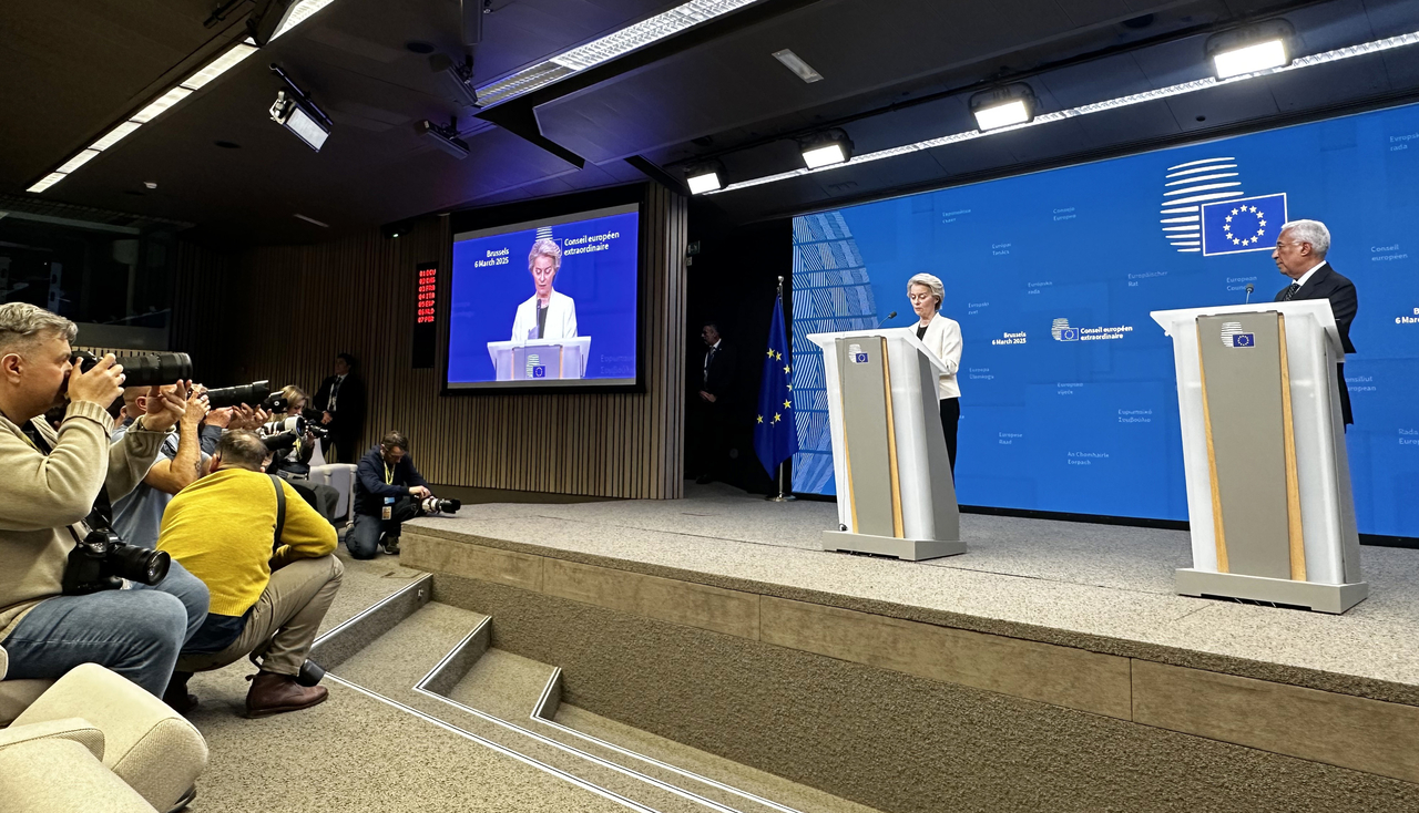 6일(현지시간) 벨기에 브뤼셀에서 열린 EU 특별정상회의에서 EU 지도부가 기자회견 하고 있다. [연합]
