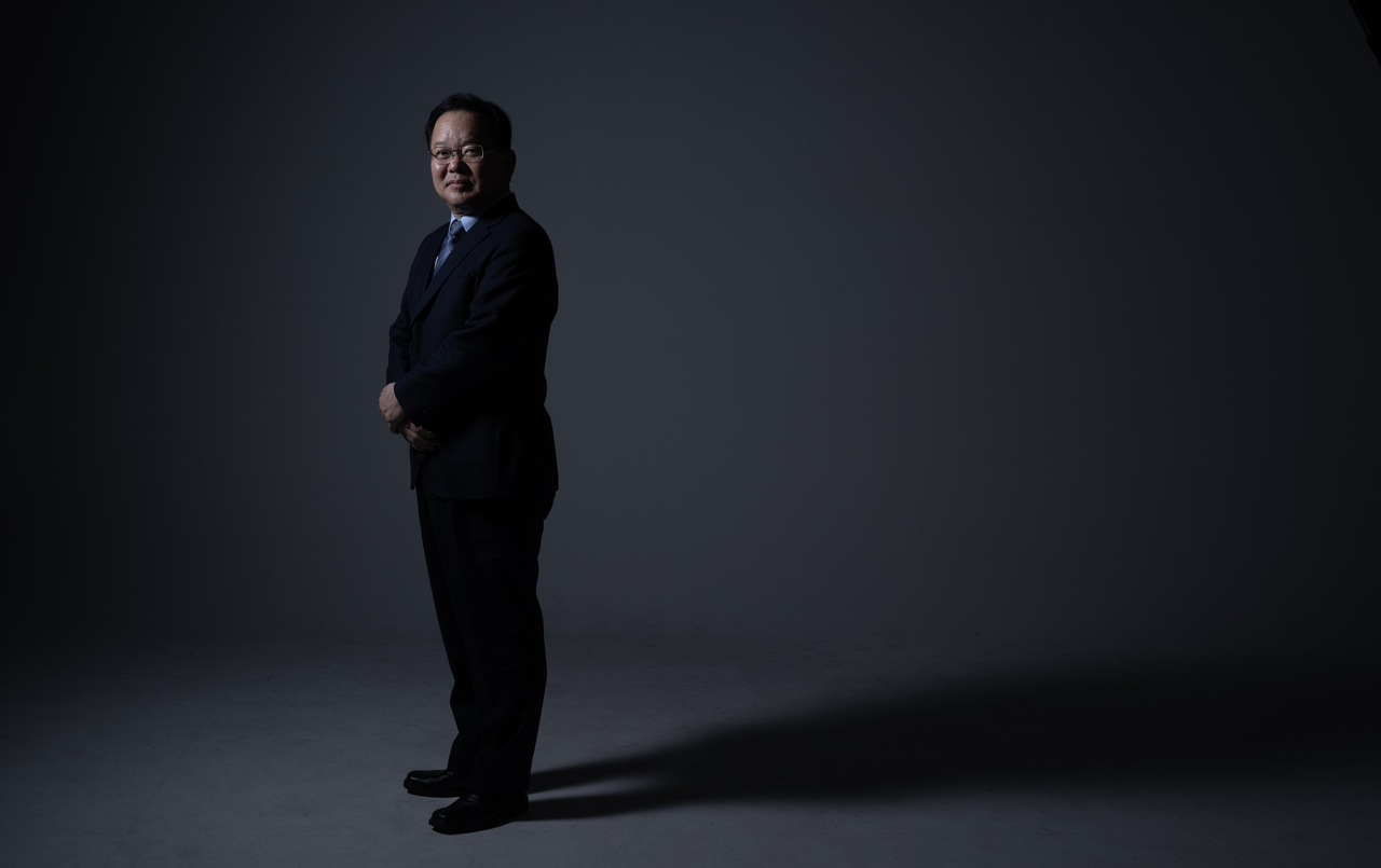 김부겸 전 국무총리가 5일 오후 서울 용산구 헤럴드스퀘어에서 헤럴드경제와 인터뷰에 앞서 포즈를 취하고 있다. 임세준 기자